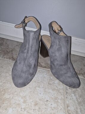 Refresh Women’s Grey Suede Block Heel Ankle Boots